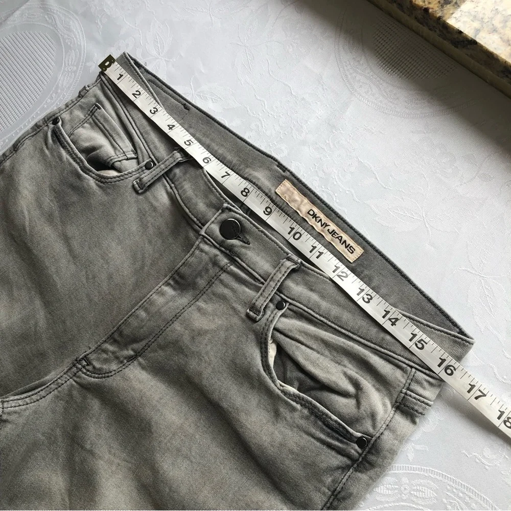 DKNY Y2K Jeans Women’s Size 12 Gray Cropped Denim Pants Skinny-Fit Stretchy